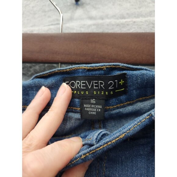 Forever 21+ Womens Plus Size 16 Denim Blue Jean Shorts Casual Mid-Length - Picture 2 of 6